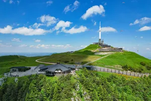 Panoramique des Dômes — vue 3, activité à Orcines (Puy-de-Dôme)